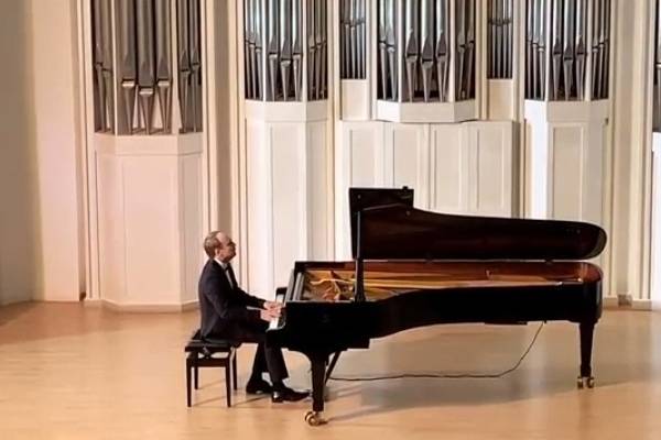 Впервые на уфимской сцене выступил один из известных пианистов России Даниил Саямов